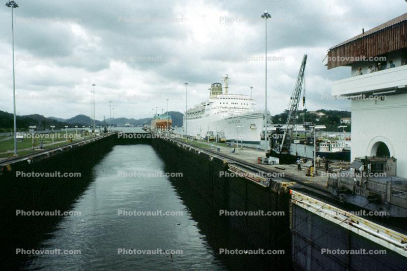 Panama Canal, Gatun Locks, Ocean Liner, cruise ship