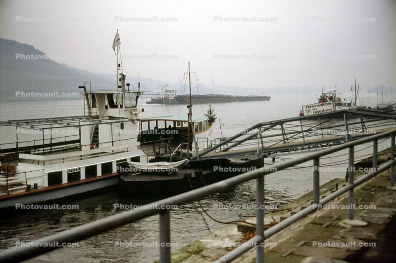 Dock, Rhine River, (Rhein), Rudesheim