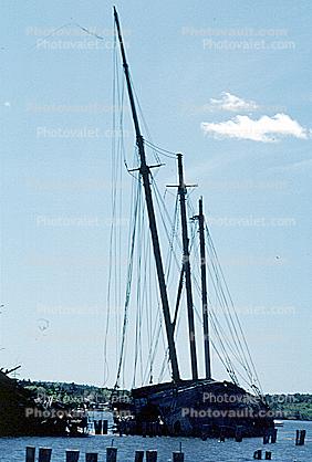 Hesper and Luther Little, grounded, wrecks, 4 masted schooners, Wiscasset Maine