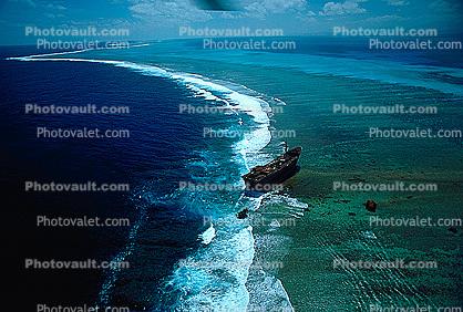 Shipwreck on a Barrier Reef, rusting, Coral Reef, Rusting Hulk, Water, Tropical, Pacific Ocean, Barrier Reef, Hull