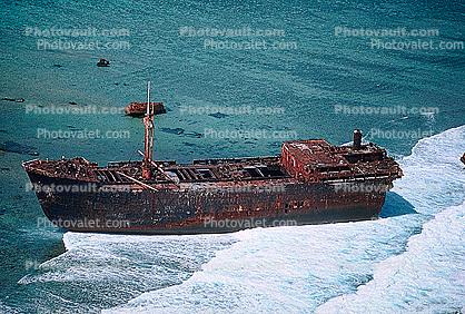 Shipwreck on a Barrier Reef, rusting, Coral Reef, Rusting Hulk, Water, Tropical, Pacific Ocean, Barrier Reef, Hull