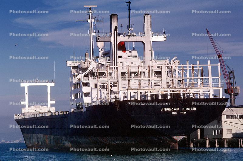 Container Ship, American Pioneer, IMO: 7617890, Dock, Harbor