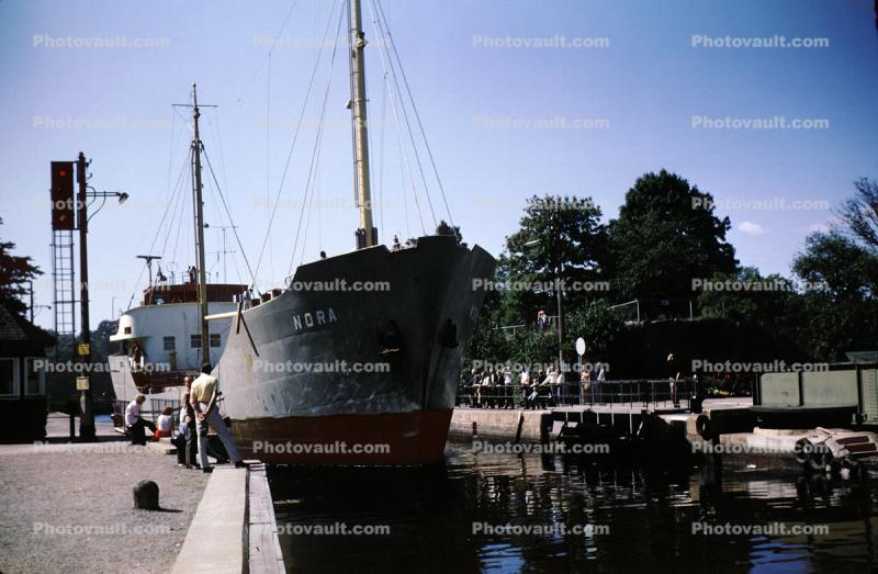 Nora Bulk Cargo Ship, Canal