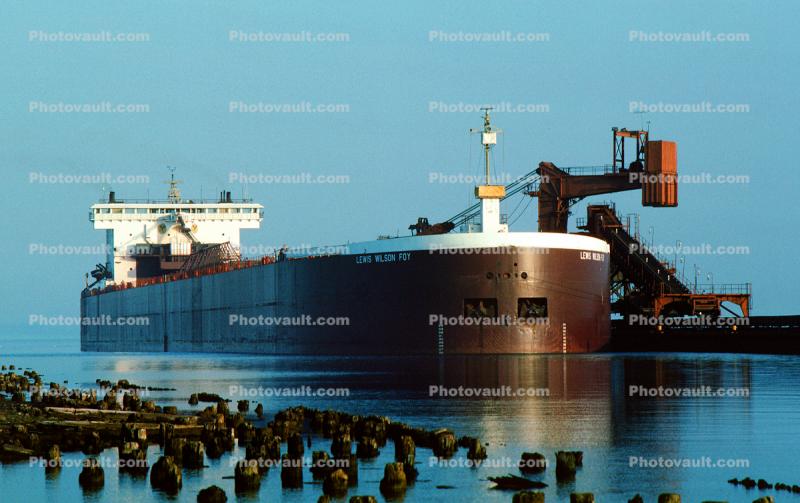MV Lewis Wilson Foy, Steel twin-screw self-unloading Great Lakes bulk freighter