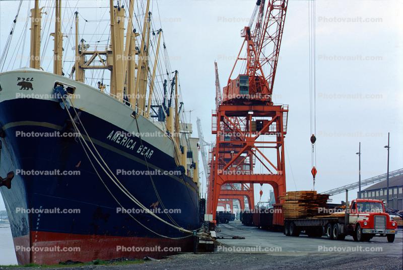 America Bear, Truck, Cranes, Anchor, IMO 5170173, General Cargo Ship, April 1972, 1970s