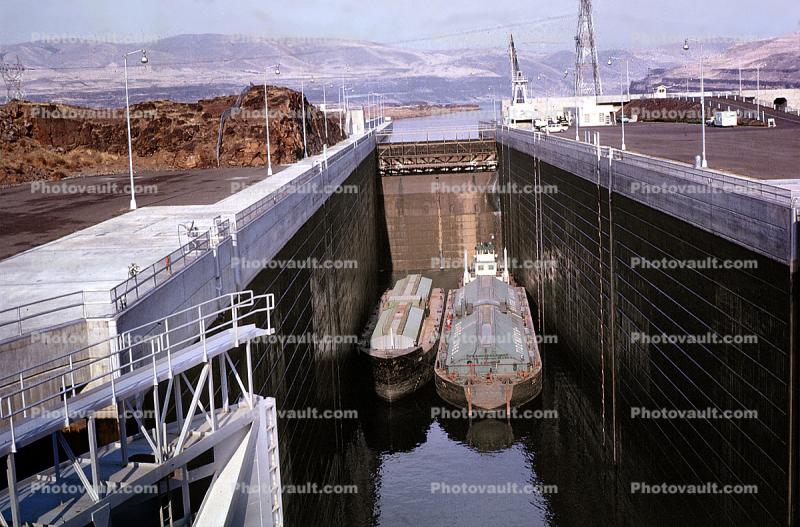 Barge, Pusher Tug, Tugboat, Lock