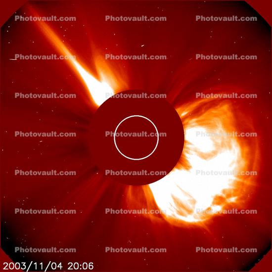 Massive Flare Erupts on Sun 