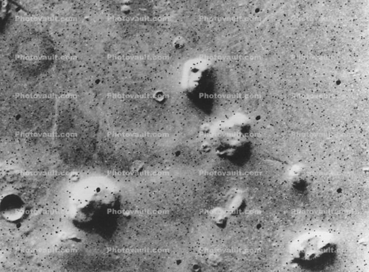 Face on Mars, shadows and illusion