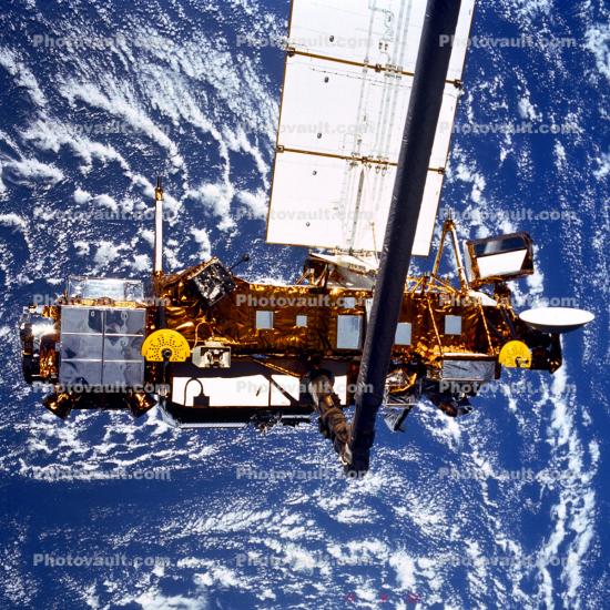 STS-48 Mission, Onboard PHOTO-UARS, (UPPER ATMOSPHERE RESEARCH SATELLITE)