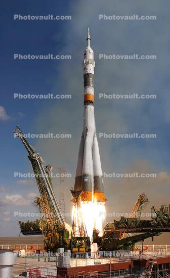 Soyuz TMA-13 at Launch, launchpad, Rocket, 12/08/2008