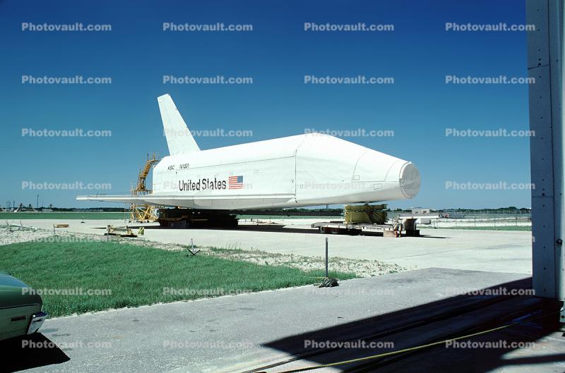 1976, Space Shuttle full-size mock-up, Kennedy Space Center, Florida, 1970s