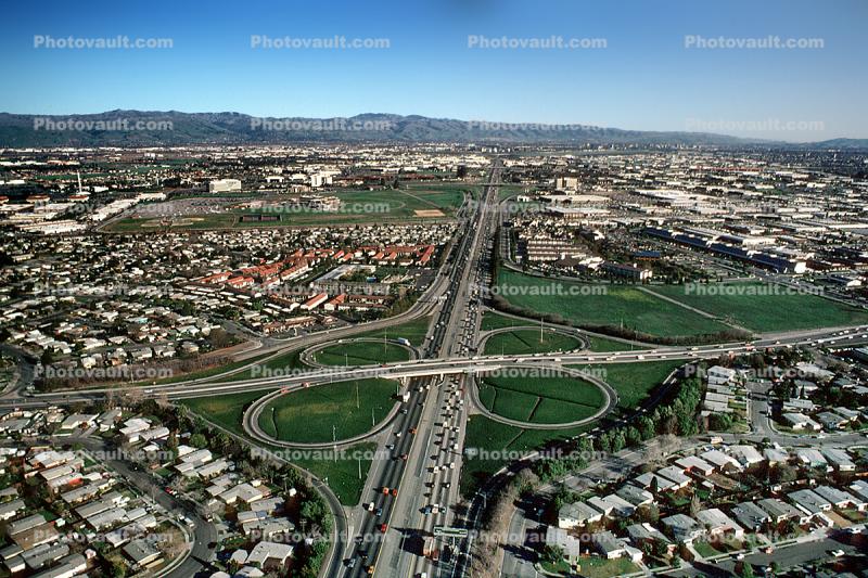 Cloverleaf Interchange, overpass, underpass, freeway, Highway 101, Four-way Interchange, Homes, houses, neighborhood, suburbia, suburban