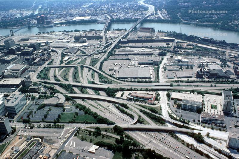 Urban Freeway Maze, Interstate Highway I-75, I-71, tangle, overpass, underpass, intersection, interchange, freeway, highway, exit, entry, Cincinnati
