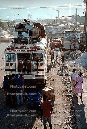 overloaded bus in Hati