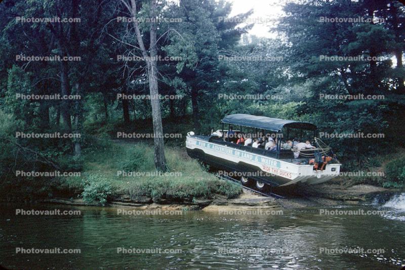 Ride the Ducks, amphibious vehicle, Wisconsin Dells, River, Forest, Wisconsin, 1960, 1960s