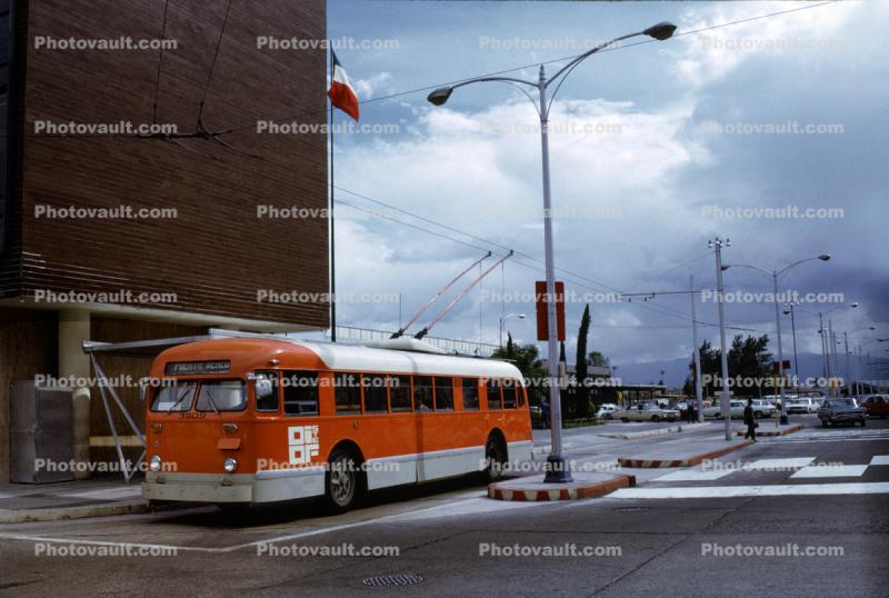 3909, Electric Bus, Puerto Aereo, July 1972, 1970s