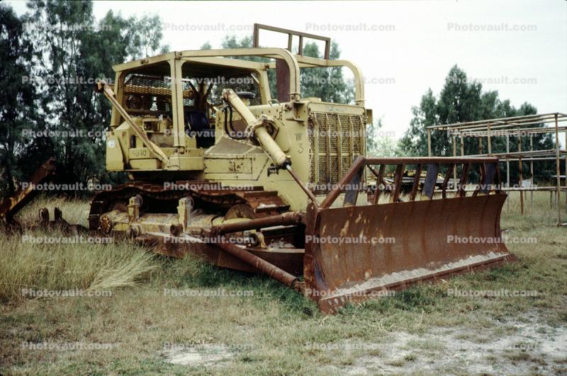 Tractor tracked front shovel, west of Dallas Texas