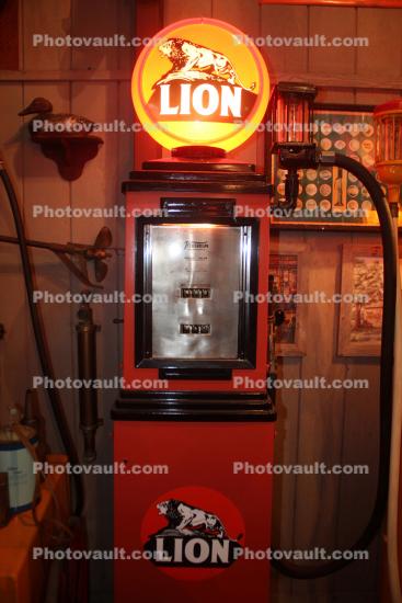 Retro Gas Pump Lion