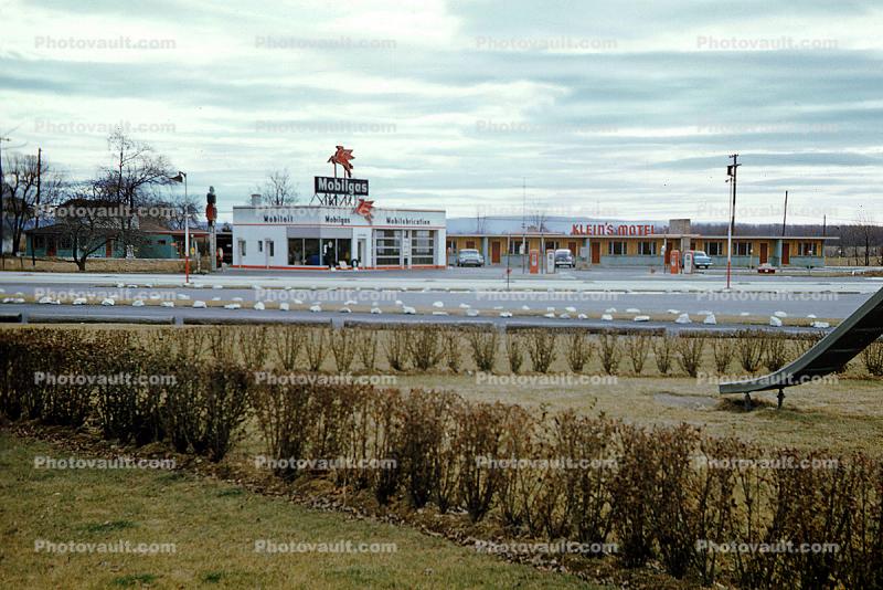 Mobilgas, flying horse, Klein'g Motel, cars, building, Kiptopeke Beach Virginia, 1950s