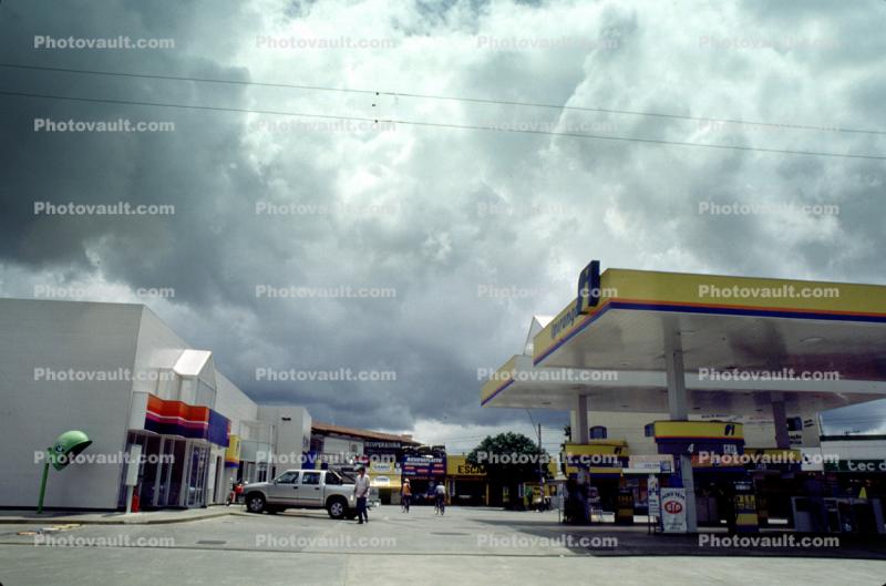 Shell Gas Station, Goyas