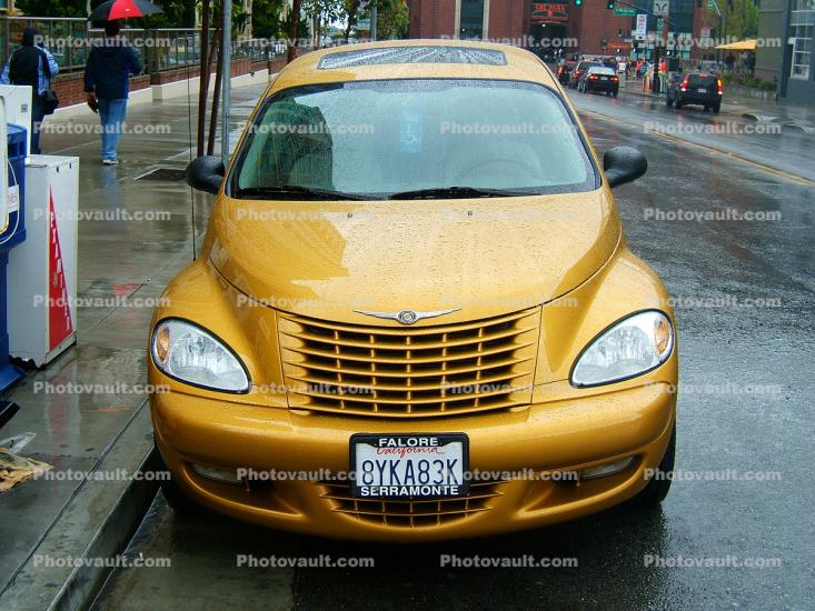 PT Cruiser, Second and King Streets, golden automobile