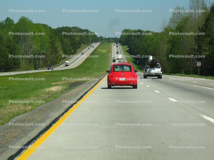 new VW-Bug, Volkswagen-Bug, Interstate, Highway, Road, Volkswagen-Beetle, Interstate Highway I-75 south of Atlanta, Georgia
