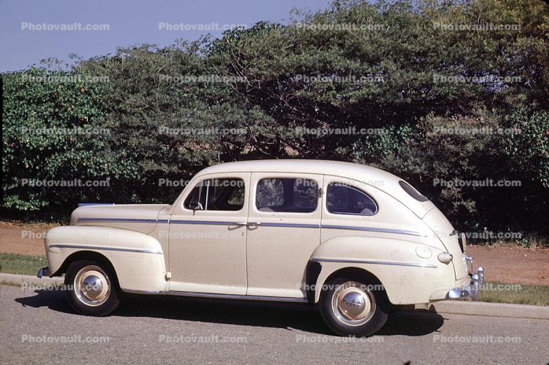 1947 Ford Deluxe V8, Four-Door Sedan, 1940s