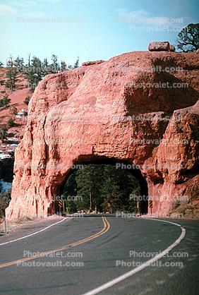 Red Arch Road Tunnel, ear Bryce Canyon National Park, Panguitch