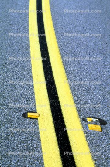 Double Yellow Line, Divide, Road, Roadway, Highway, PCH, Pacific Coast Highway-1, reflectors