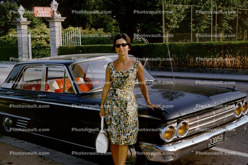 1962 Mercury Meteor, four-door sedan, Grand Hotel, Woman, purse, car, 1960s