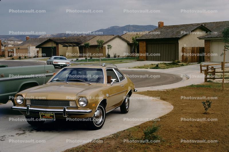 Ford Pinto, Homes, houses, Riverside California, suburbia, December 1972, 1970s