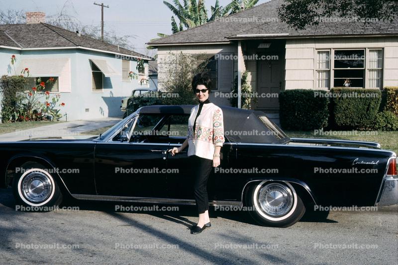 Smiling Lady, 1964 Lincoln Continental, cabriolet, convertible, 1960s