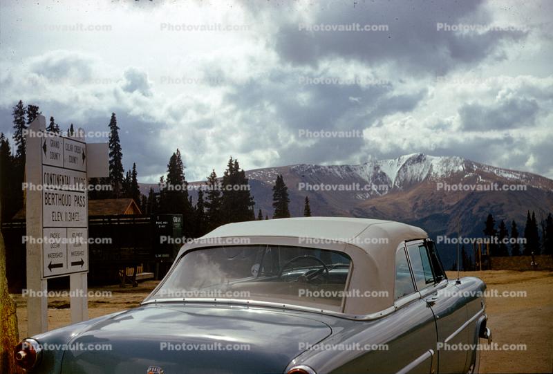 1953 Ford Customline, Cabriolet, convertible, Car, Berthoud Pass, 1950s