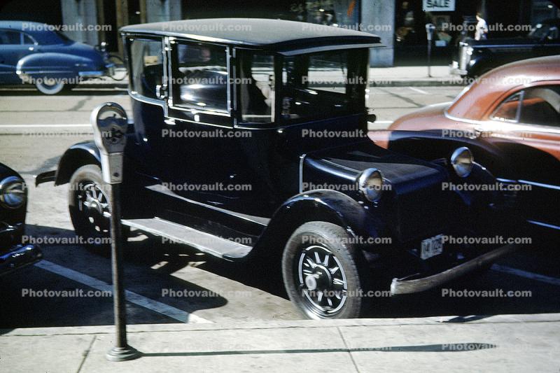 Model-T Ford coupe, parking meter