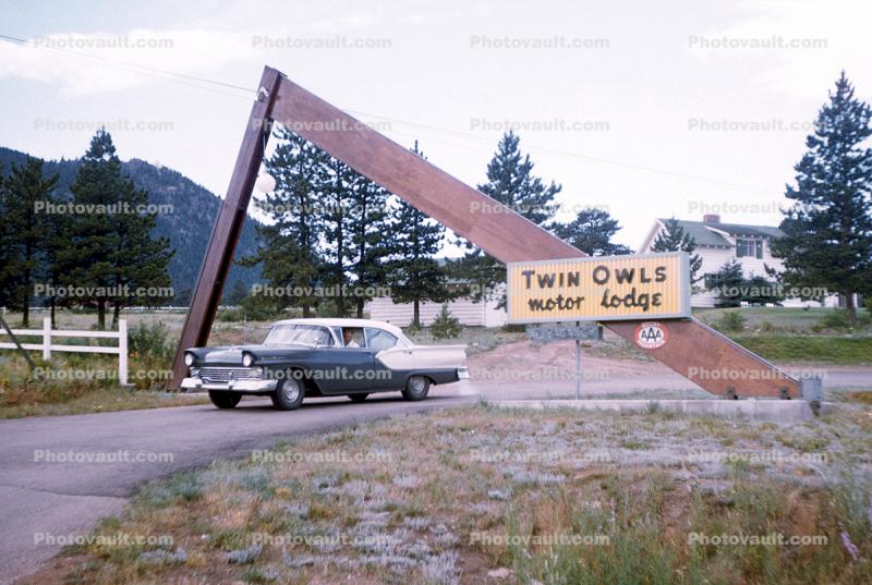 Ford Fairlane car, Twin Owls Motor Lodge, 1950s