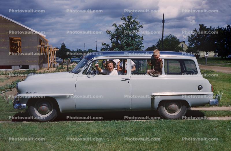 1953 Plymouth Suburban Savoy, suburbs