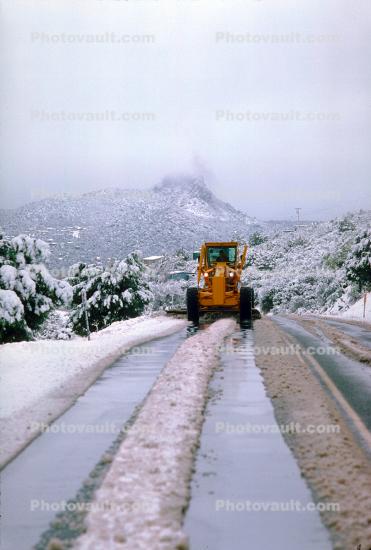 Plowing Snow, Motor Grader, wheeled, earthmover