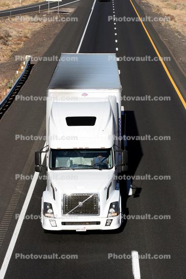 Volvo truck head-on, Interstate Highway I-40, Roadway, Road, (Route-66), Semi-trailer truck, Semi