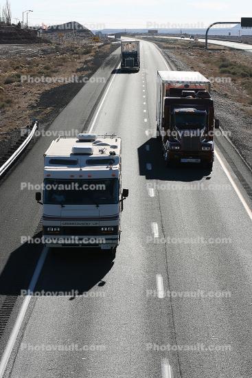Motorhome, Kenworth, RV, Interstate Highway I-40, Roadway, Road, (Route-66), Semi-trailer truck, Semi