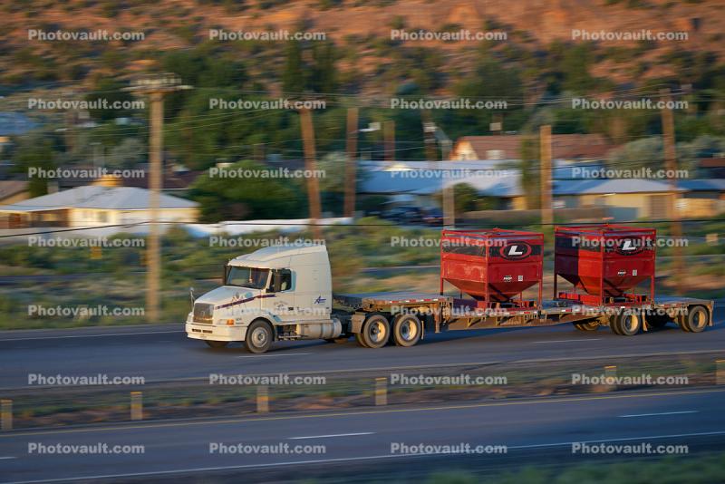 Volvo Semi Trailer Truck, Interstate Highway I-40