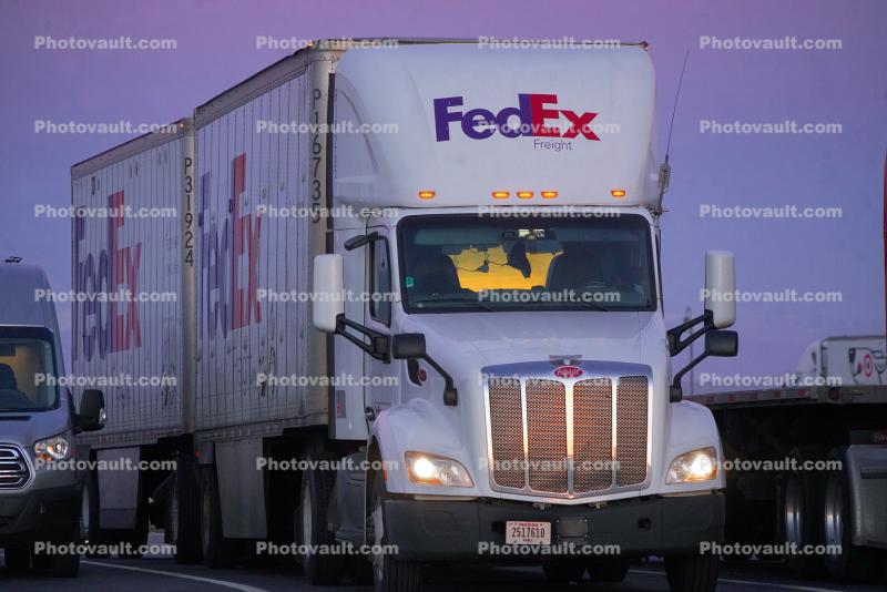 FedEx Semi Truck, Peterbilt