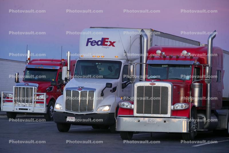 FedEx, Peterbilt