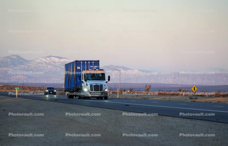Freightliner Semi, Mojave-Barstow Highway 58