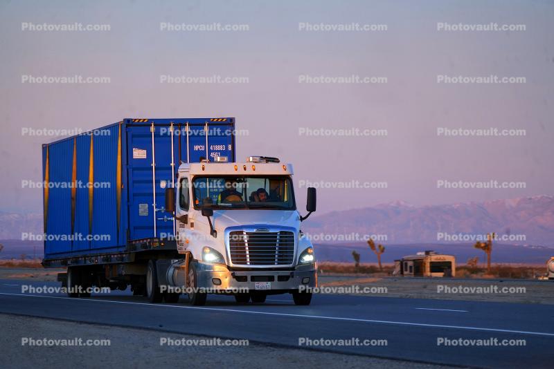 Freightliner Semi, Mojave-Barstow Highway 58