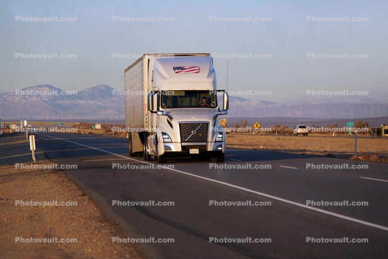 Volvo Semi, 58 Mojave-Barstow Highway 58