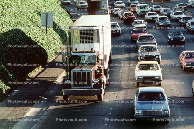 Semi, US Highway 101 northbound, Level F traffic, Peterbilt, Semi-trailer truck, cars