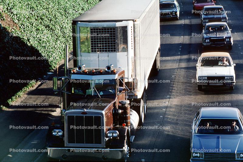 US Highway 101 northbound, Level F traffic, Peterbilt, Semi, Semi-trailer truck