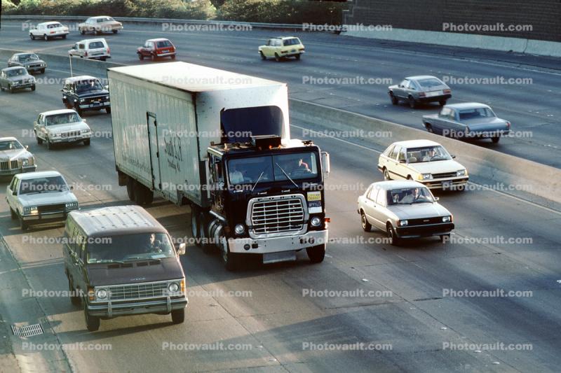 Ford, Semi-trailer truck, US Highway 101 northbound, Semi