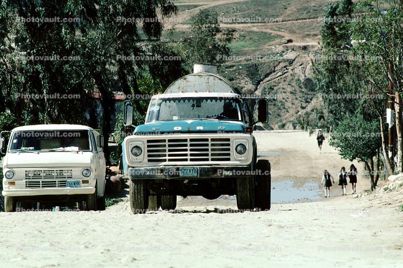potable water truck head-on, Ford, Colonia Flores Magone, Schoolgirls, Dirt Road, unpaved