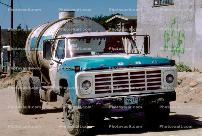 Potable Water Tank Truck, Ford, grill